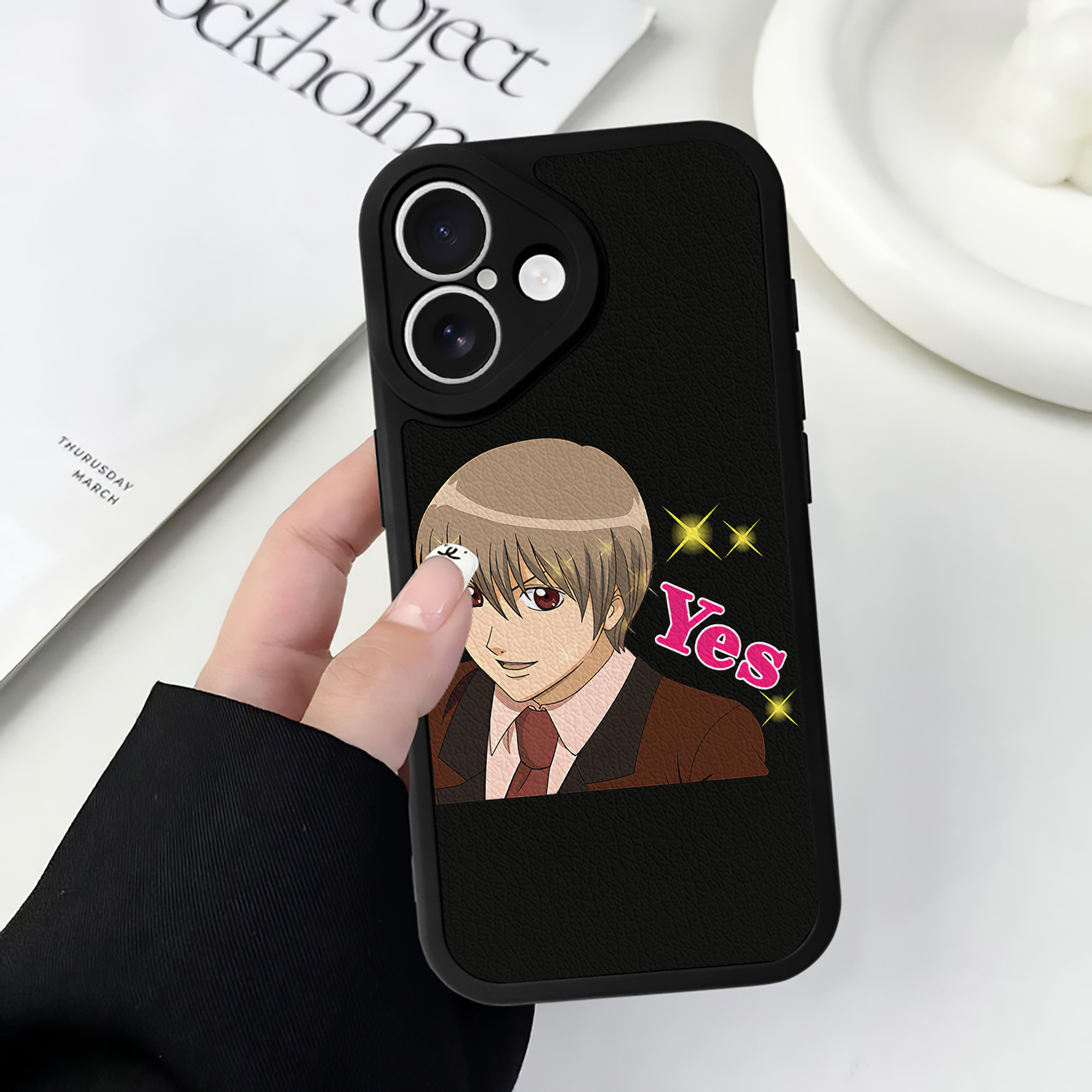 （画像用） ぎんたま 坂田銀時（さかたぎんとき） 神楽 志村新八（しむら しんぱち） GINTAMA Sakata Gintoki Kagura Shimura Shinpachi 【iPhone 16シリーズ対応】シリコンスマホケース（レザー調） 材質：シリコン